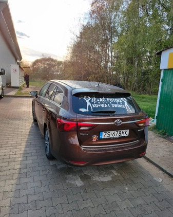 Toyota Avensis cena 51900 przebieg: 176629, rok produkcji 2015 z Szczecin małe 154